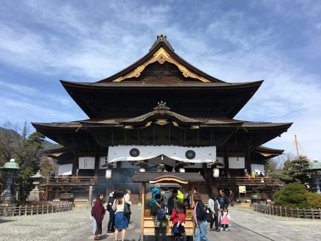 長野の国宝 善光寺で極楽浄土を願う