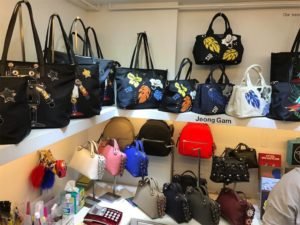N.P.H（南平和市場）にあるバッグ